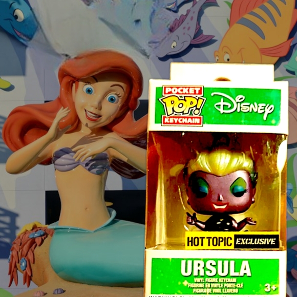 NIB DISNEY Ursula Funko Pop Metallic Little Mermaid Pocket Pop 2" Keychain - Picture 3 of 9